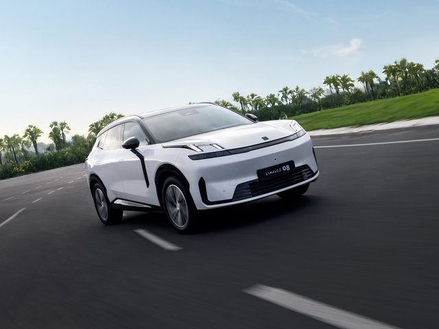 Lynk & Co 08 Pro 2025