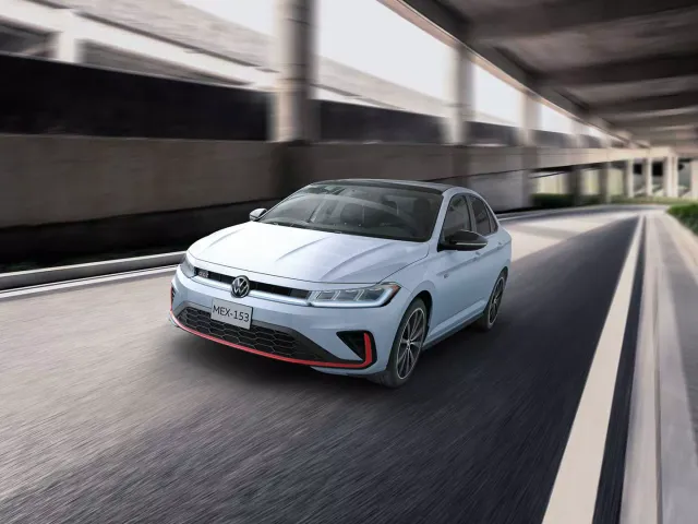 Volkswagen Jetta GLI DSG (7) 2025