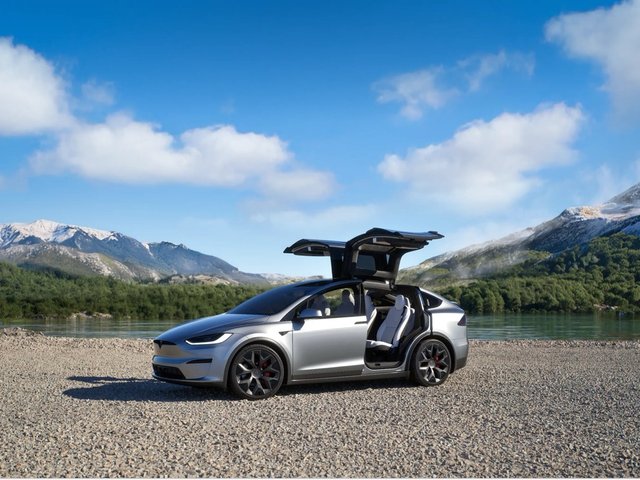 Tesla Model X Plaid 2026