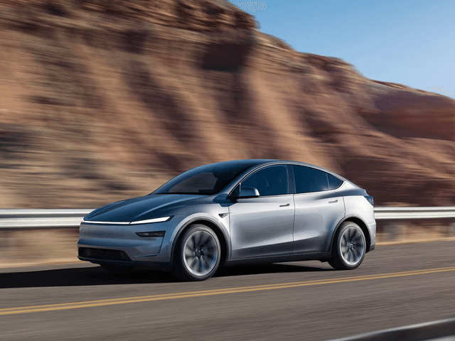Tesla Model Y Standard RWD 2026