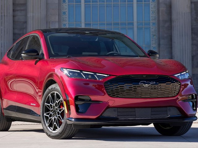 Ford Mustang Mach-E SELECT 2025