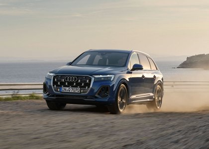 Auto Audi Q7 SUV 2025
