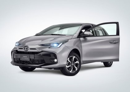 Auto Toyota Yaris Hatchback 2024
